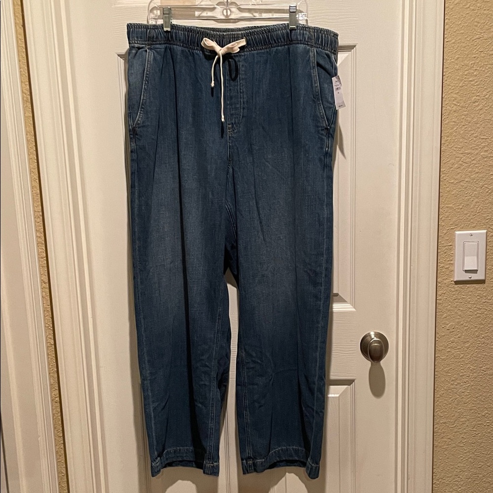 GAP Relaxed Fit wide leg Women’s Denim Jeans with Drawstring; BRAND NEW